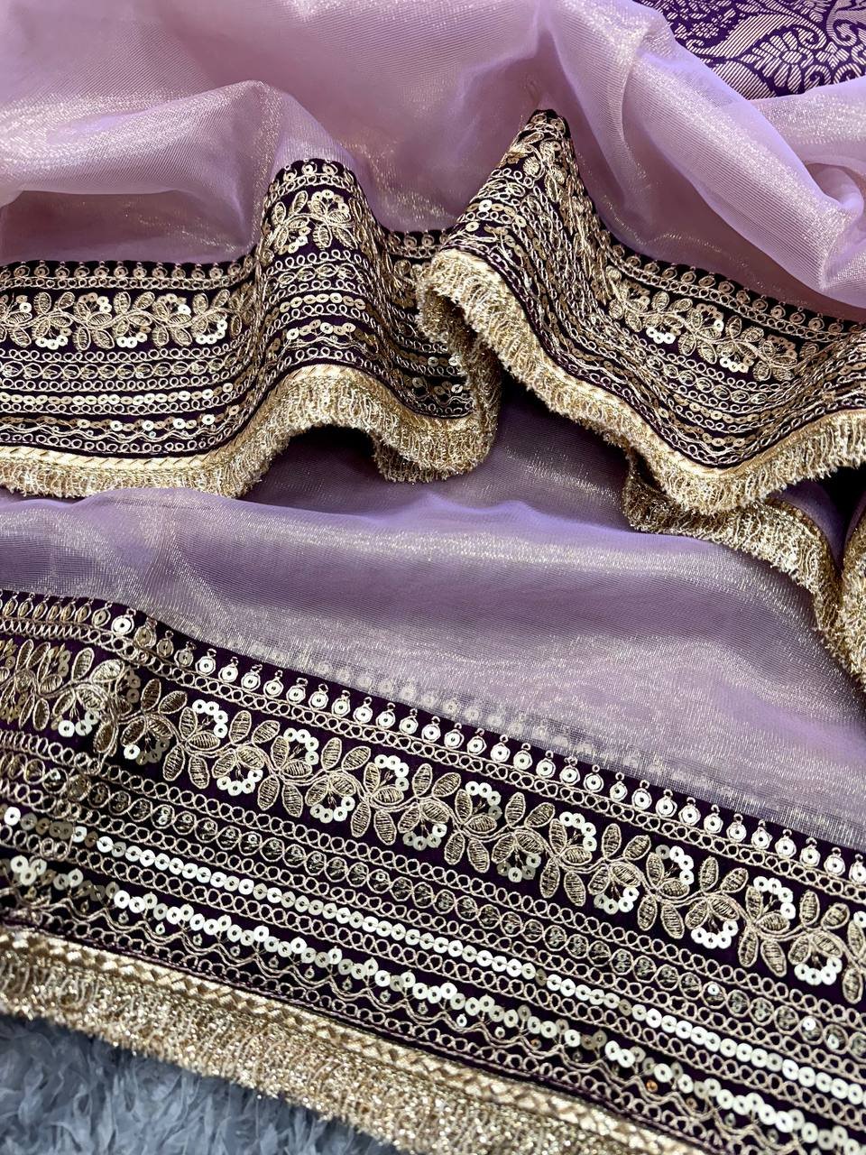 Women's Luxurious Mauve & Purple Art Silk Saree with Intricate Golden Zari & Broad Embroidered Border – Complete with Brocade Blouse for Festive & Wedding Wear - Image 2